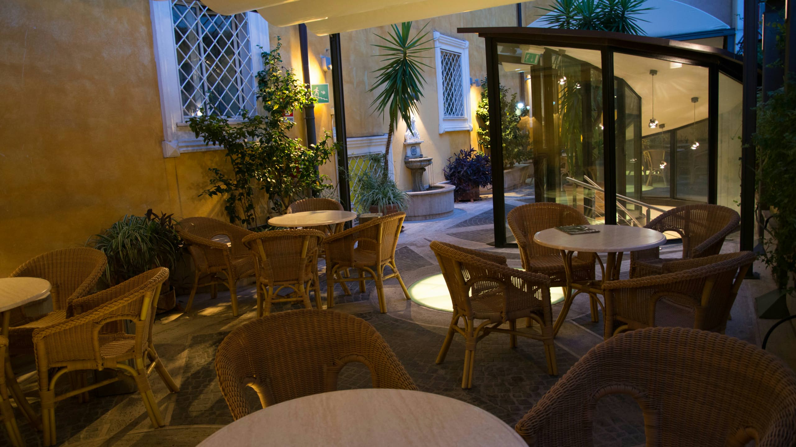 hotel-windrose-rome-external-10